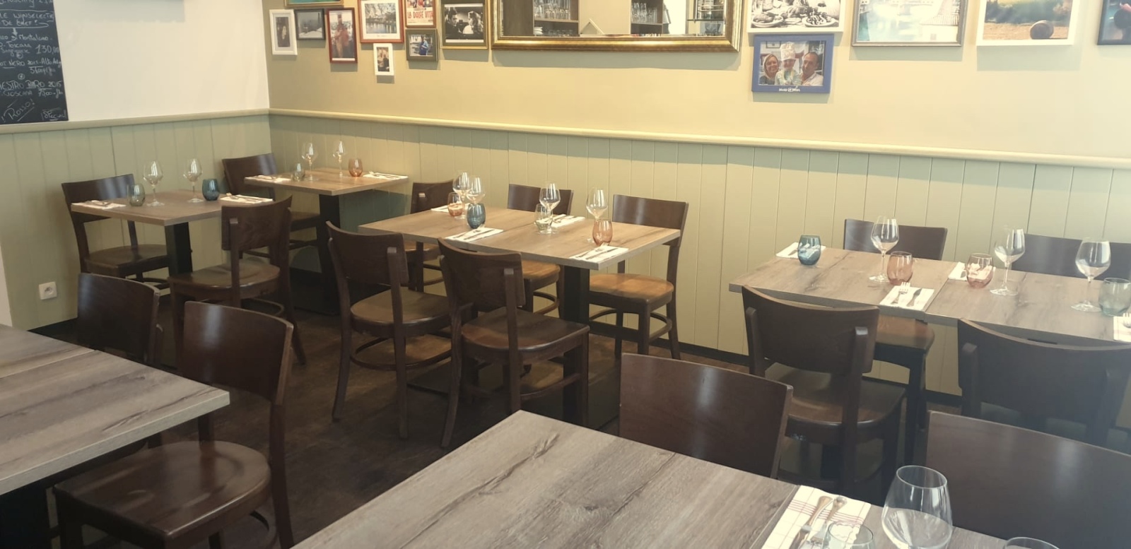 Panidur lambrisering bij Sforno ' the best Pizza in town' !!