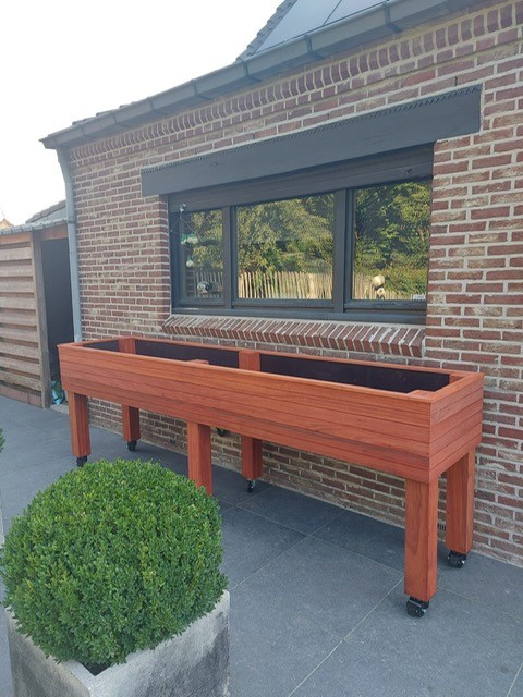 kruidenbak op hoogte in padoek