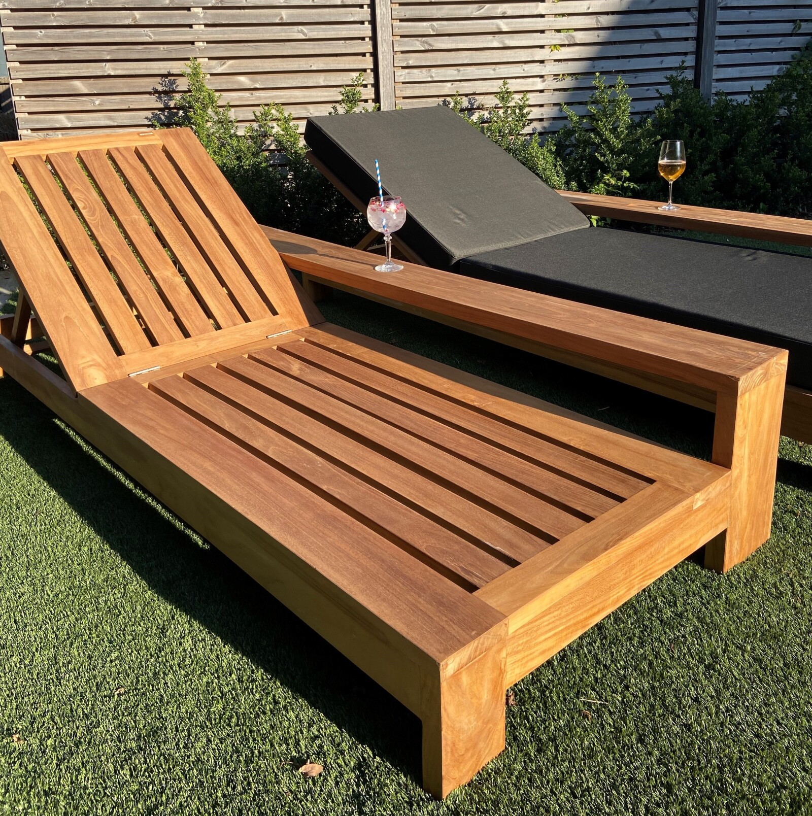 teak lounger met brede boord